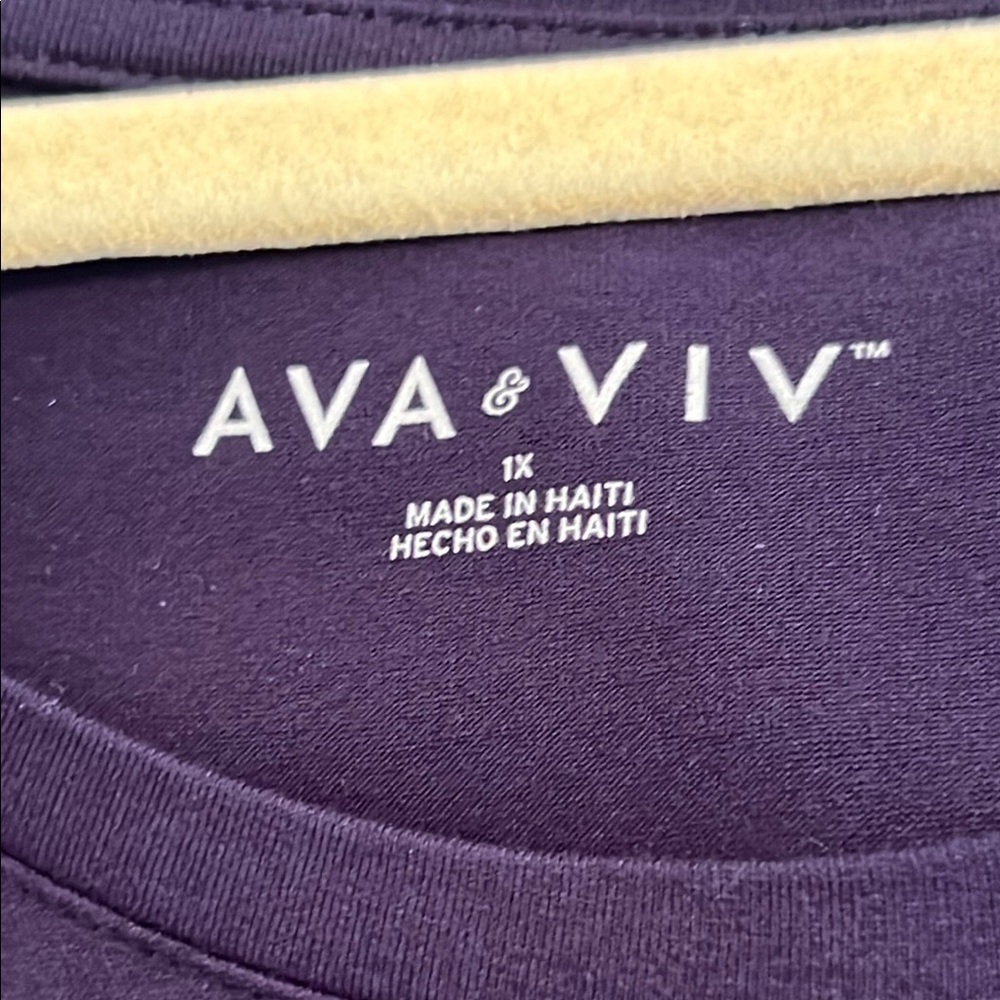 Ava & Viv Navy Scoop Neck Essential Tee 1X - Picture 7 of 9